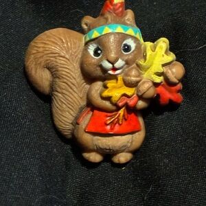 Hallmark Vintage 1987 Holiday Pin CHIPMUNK with Indian headband Thanksgiving